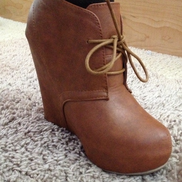 Adorable booties! (On hold!)