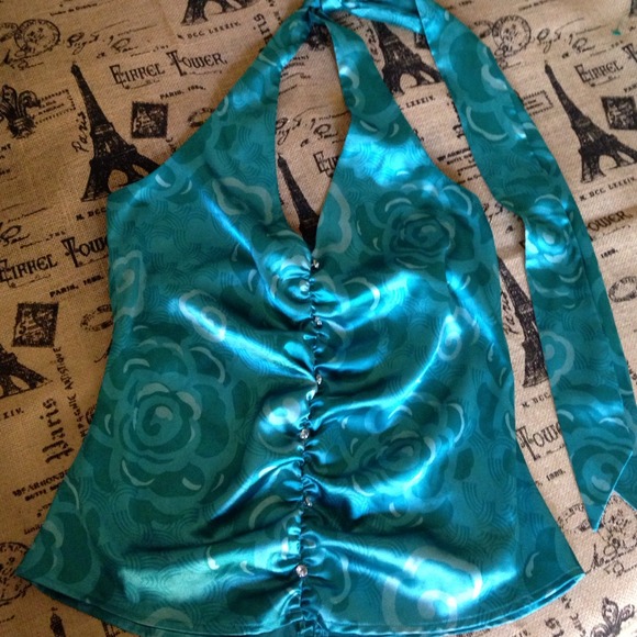 Guess Tops - SOLD IN BUNDLE! REDUCED! GUESS HALTER TOP SZ LARGE