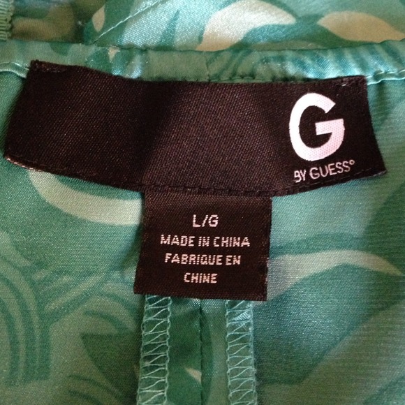 SOLD IN BUNDLE! REDUCED! GUESS HALTER TOP SZ LARGE - Picture 4 of 4