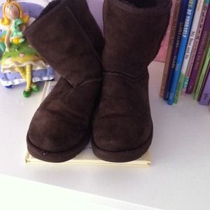 Brown uggs size 6
