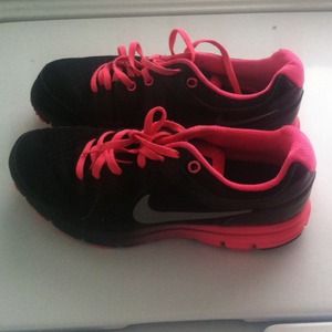 00:00 HOT PINK GLOW IN THE DARK NIKES