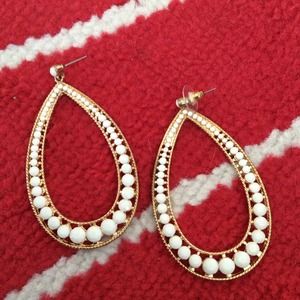 Dangling white and gold earrings