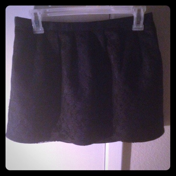 Navy blue laced mini-skirt