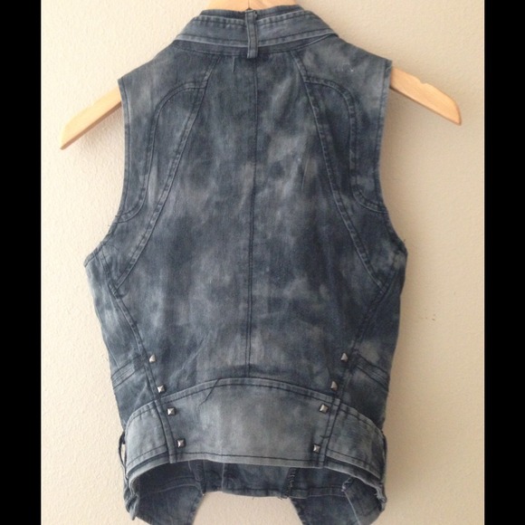 Host Pick•Asymmetrical Moto Vest - Picture 3 of 4