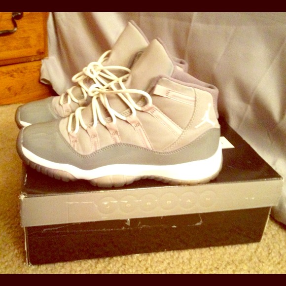 Cool grey 11