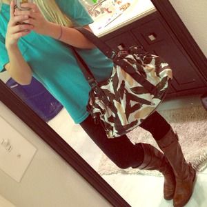 Feather Bag !! So adorable :)