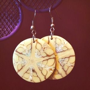 Seashell dangle earrings