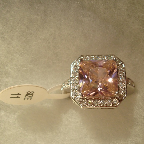 ❌SOLD❌ Cocktail ring - Picture 4 of 4