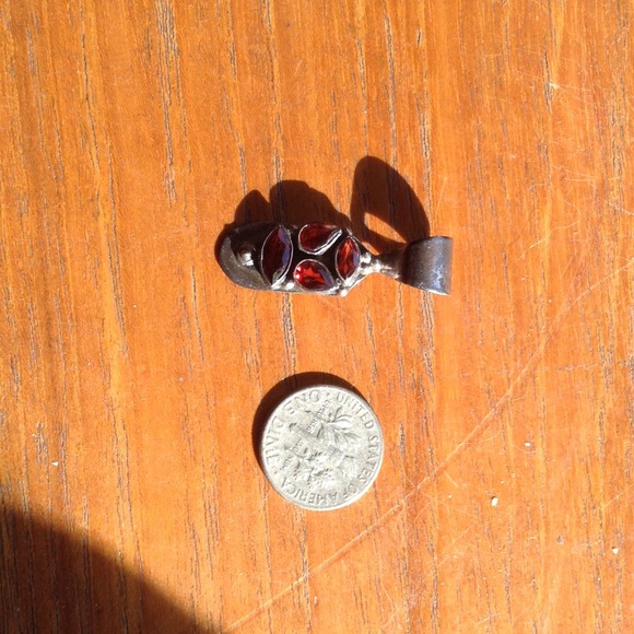 Sterling faceted garnet pendant - Picture 3 of 6
