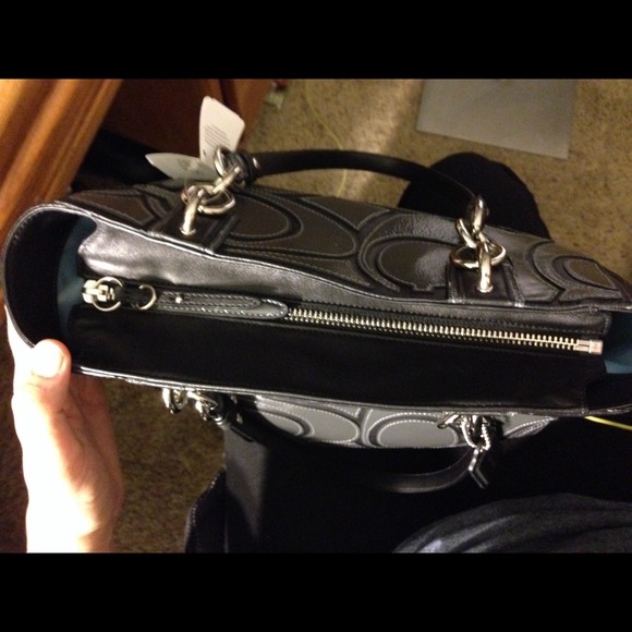 SOLD LOCALLY ..๐๐๐ฅAUTHENTIC๐๐ฅCoach bag - Picture 4 of 4