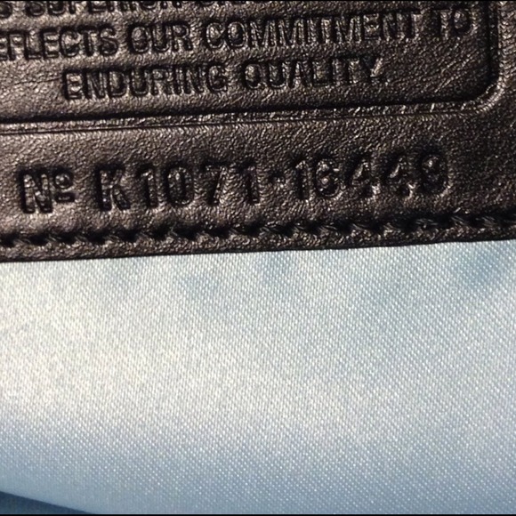 SOLD LOCALLY ..๐๐๐ฅAUTHENTIC๐๐ฅCoach bag - Picture 3 of 4