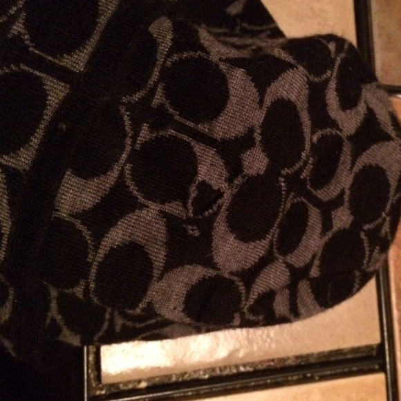 Wool coach beanie and matching scarf - Picture 4 of 4