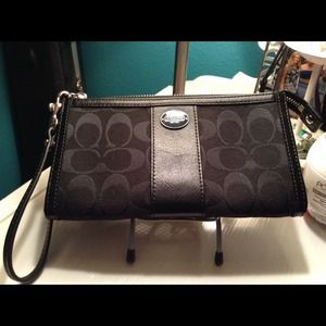 COACH black C pattern wristlet (PRICE DROP)