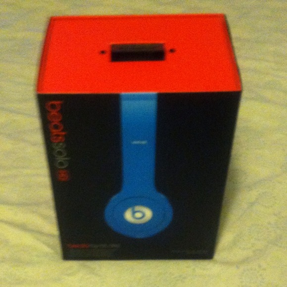 Beats by dre! CAN BE FIXED FOR CHEAP AT BESTBUY