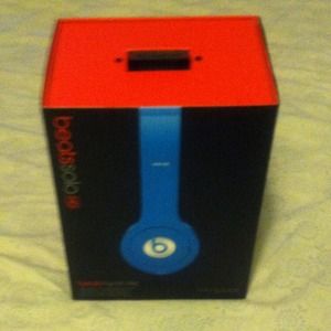 Beats by dre! CAN BE FIXED FOR CHEAP AT BESTBUY