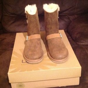 SOLD LOCALLY 💯% Authentic Brand New Uggs