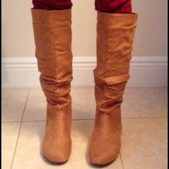 Knee boots tan size 7.5