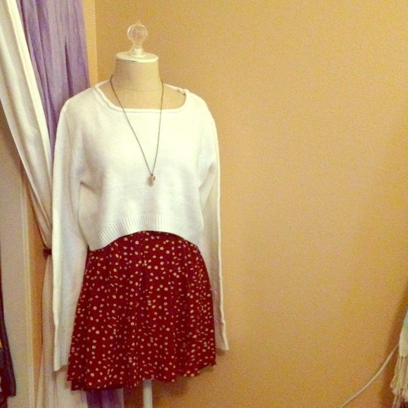 Sweaters - White crop top sweater