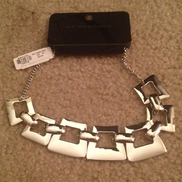 Statement necklace