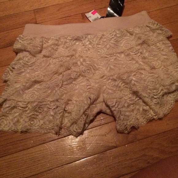 Off white Lacey shorts
