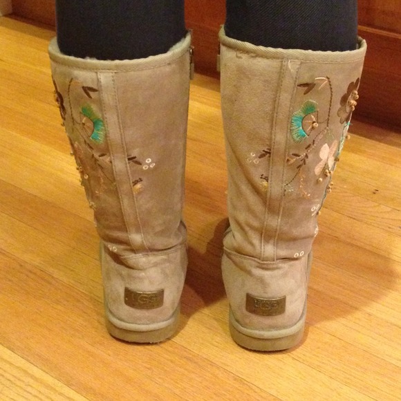 UGGS! - Picture 2 of 3