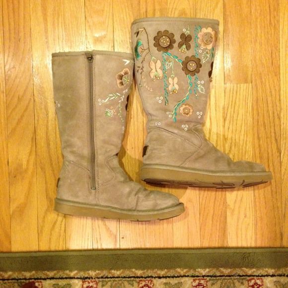 UGGS! - Picture 3 of 3