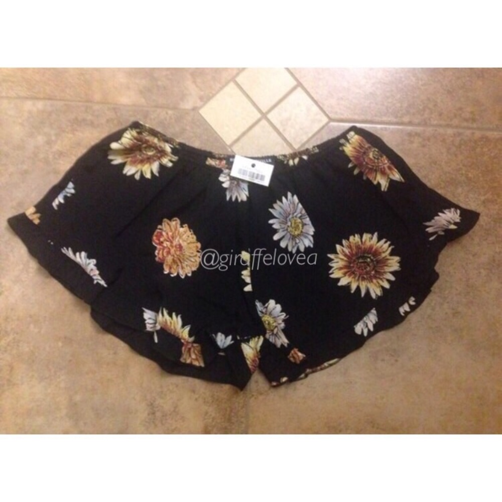 ✖️SOLD ON EBAY✖️ NWT - Sunflower Vodi Shorts♡