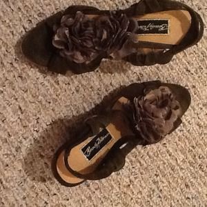 Beverly Feldman Olive Green Suede Platform  Sandal