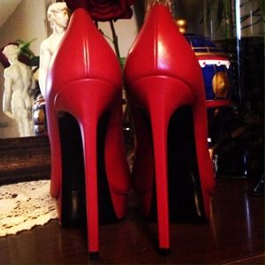 ❌❌SOLD❌❌ YSL Yves Saint Laurent Janis Red Heels