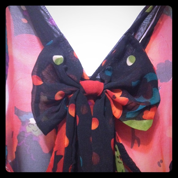 Top & a bow in the back