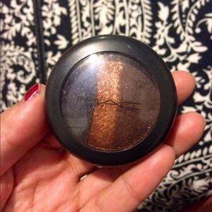 MAC eyeshadow & blush bundle