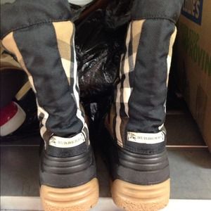 Burberry snow boots
