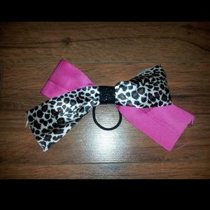 bow/cheer bow