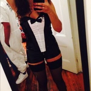 ⛔️SOLD⛔️ Black sequined corset 👌