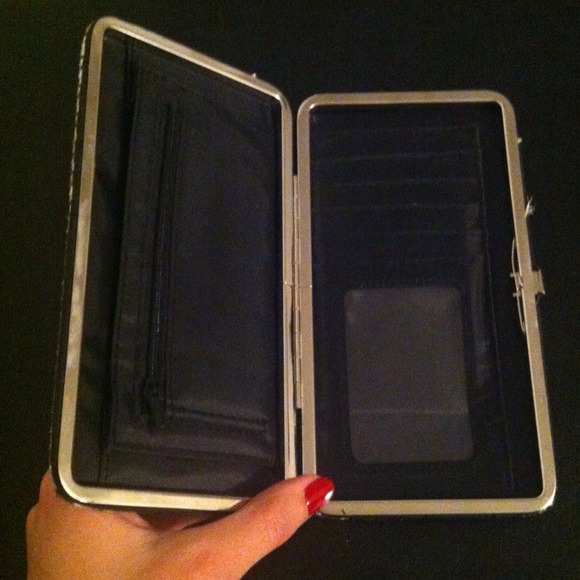 B&W Wallet - Picture 3 of 4