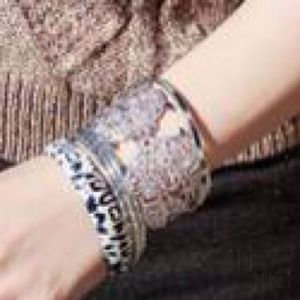 Leopard bracelet set with silver bangles