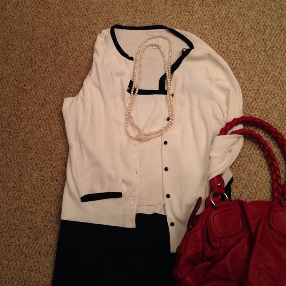 💥REDUCED💥CLASSY white cardigan set!