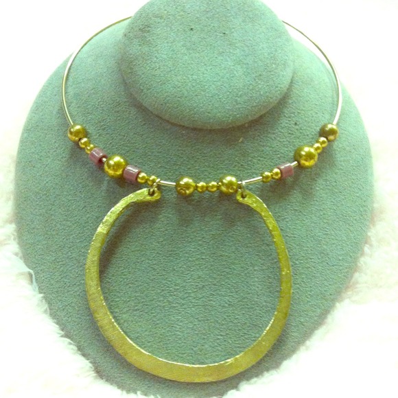 Gold chocker with big center piece