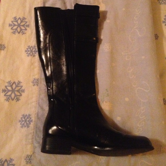 Boots - Picture 2 of 4