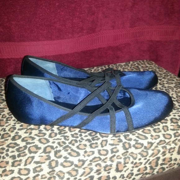 Satin Flat