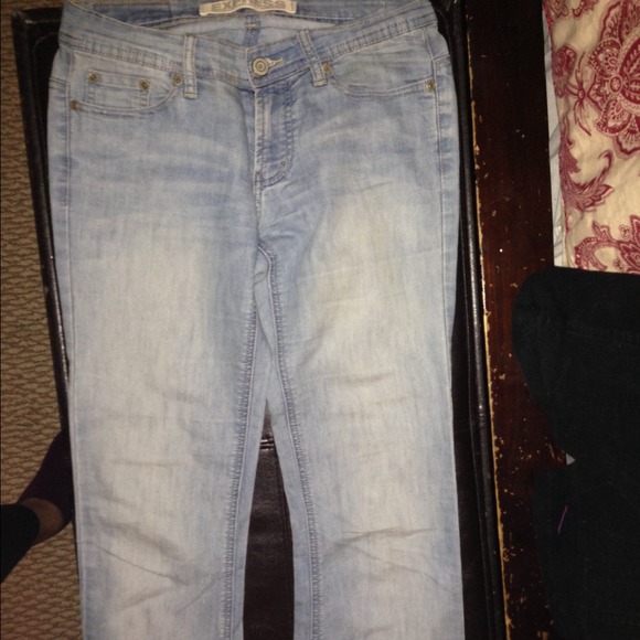 Jeans light blue.