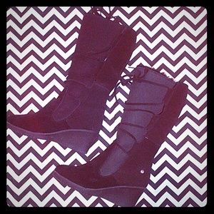 REDUCED! UGG wedge boots, worn once