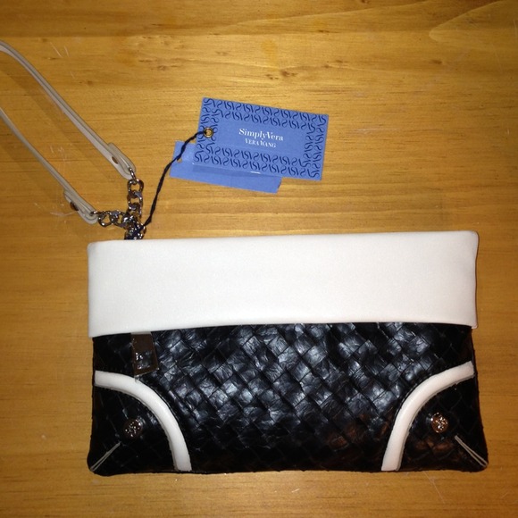 💢SOLD Locally💢 Simply Vera by Vera Wang Wristlet