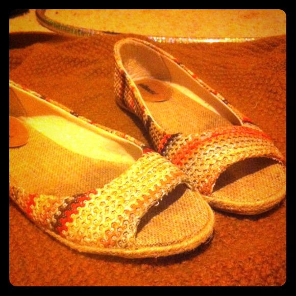 Spring Woven Flat