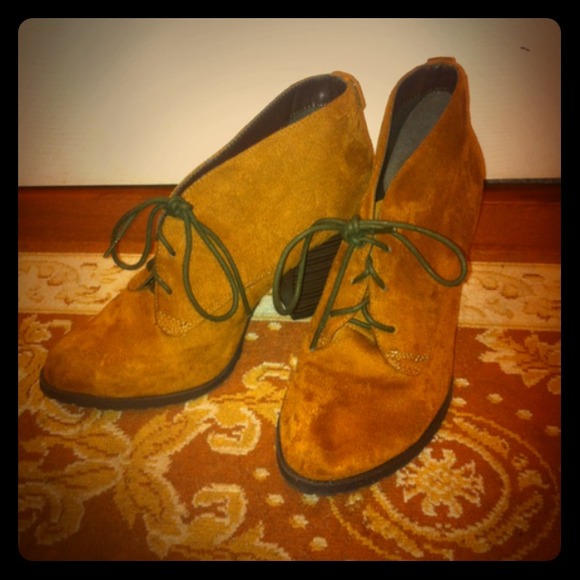 Rustic Brown Velvet Heel