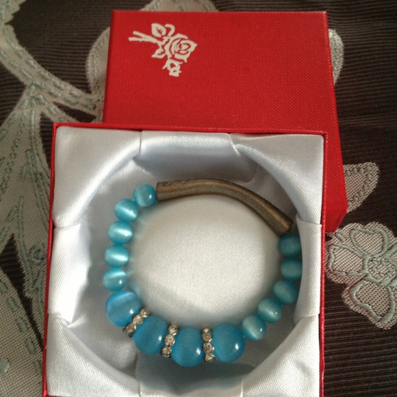 Glass bead bracelet