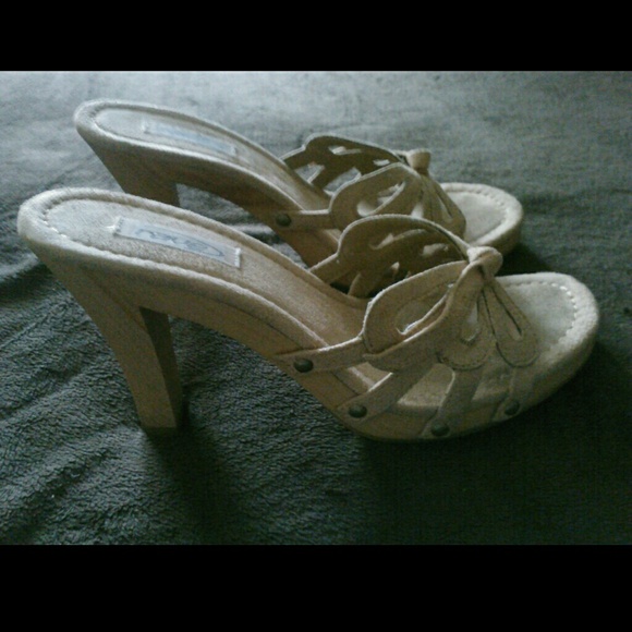 Heels - Picture 1 of 2