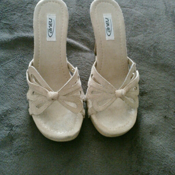 Heels - Picture 2 of 2