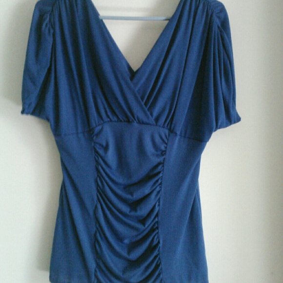Blue v-neck shirt - Picture 1 of 2
