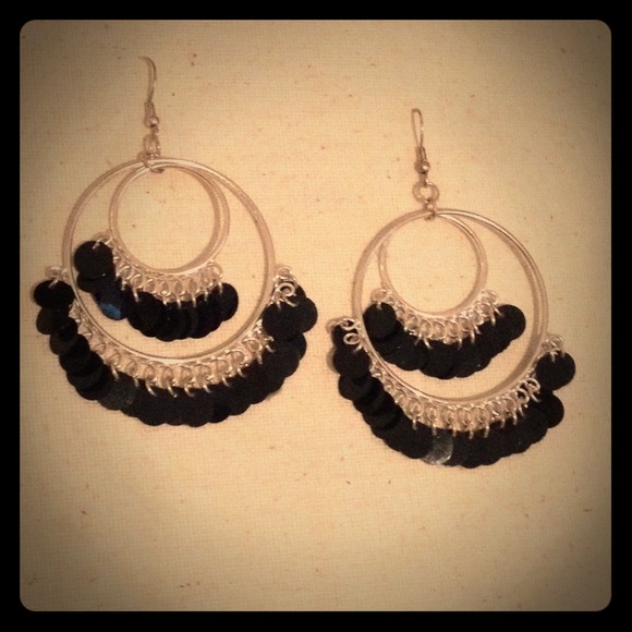 Black sequined earrings - Picture 1 of 1